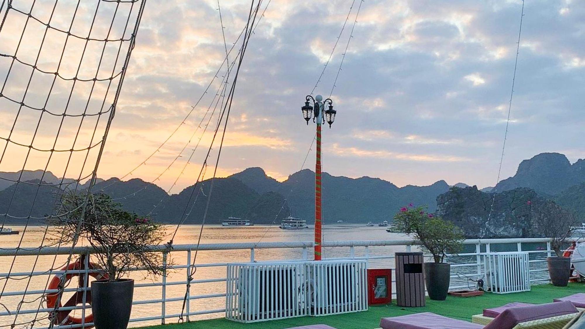Lotus Elegance Cruise Hotel Ha Long Luaran gambar