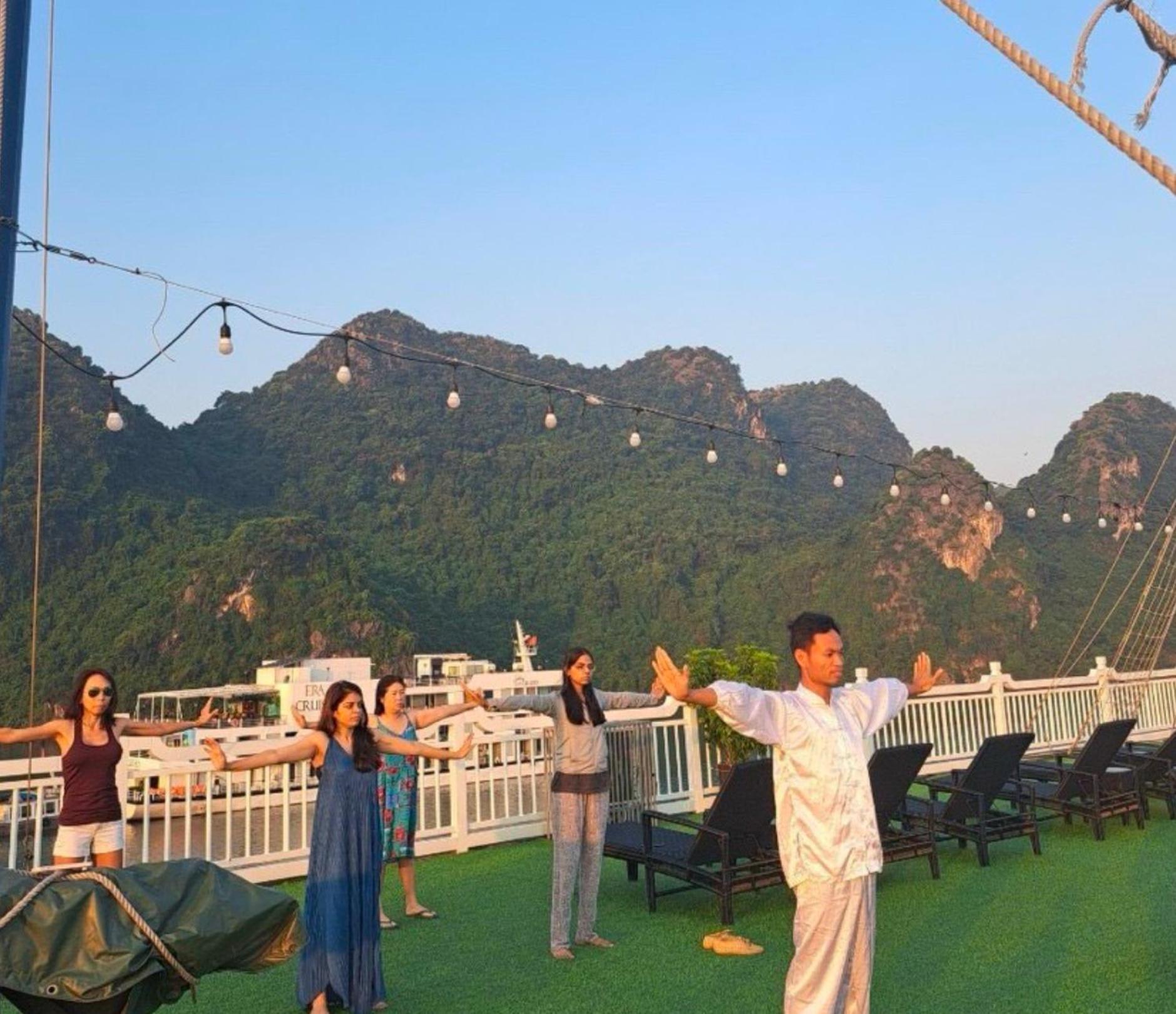 Lotus Elegance Cruise Hotel Ha Long Luaran gambar